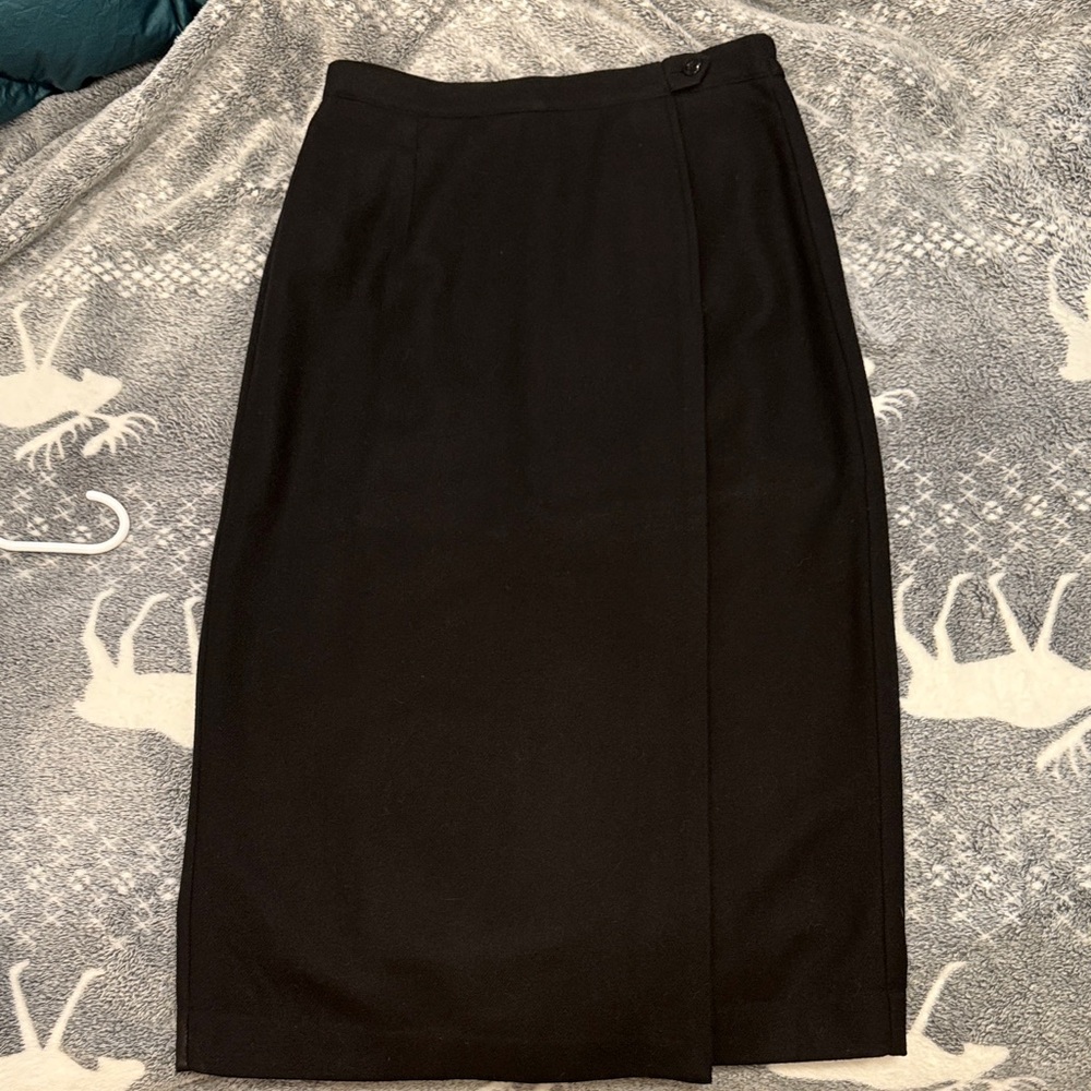 Chic Black Midi Skirt